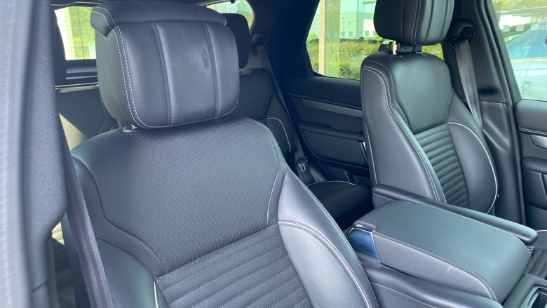 Land Rover Discovery 3.0 D300 R-Dynamic HSE 5dr Auto Diesel Station Wagon